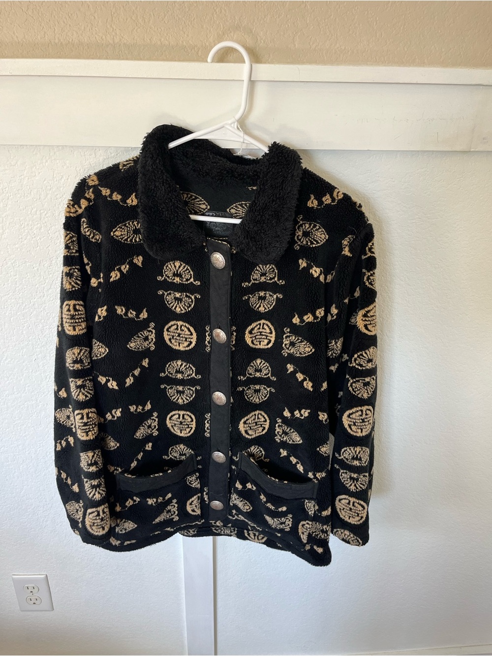Wooly Bully Women's Medium Sherpa Cardigan Sweater.